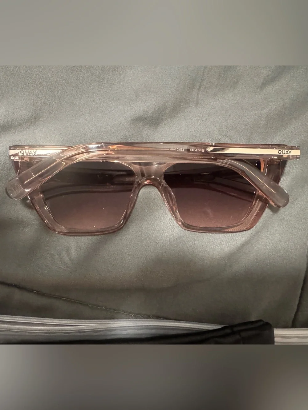 NWT Quay SET IN STONE Cat-Eye Sunglasses DOE frame Pink lens